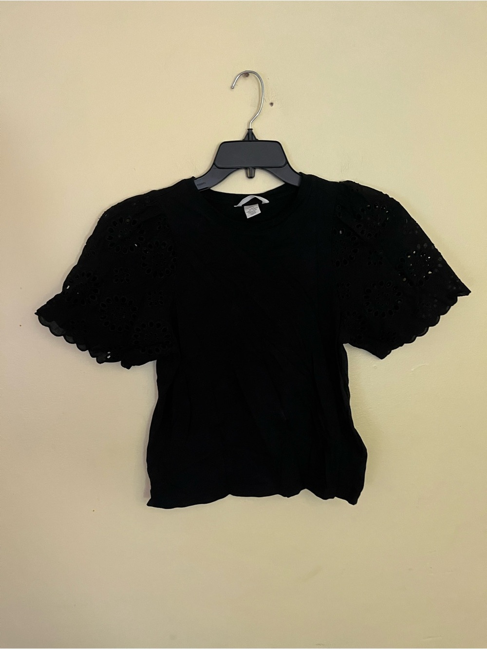 H&M Black Eyelet Puff Sleeve Tee Size Small